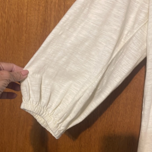 Pilcro cream top.  Cut full and comfortable. - Picture 5 of 8